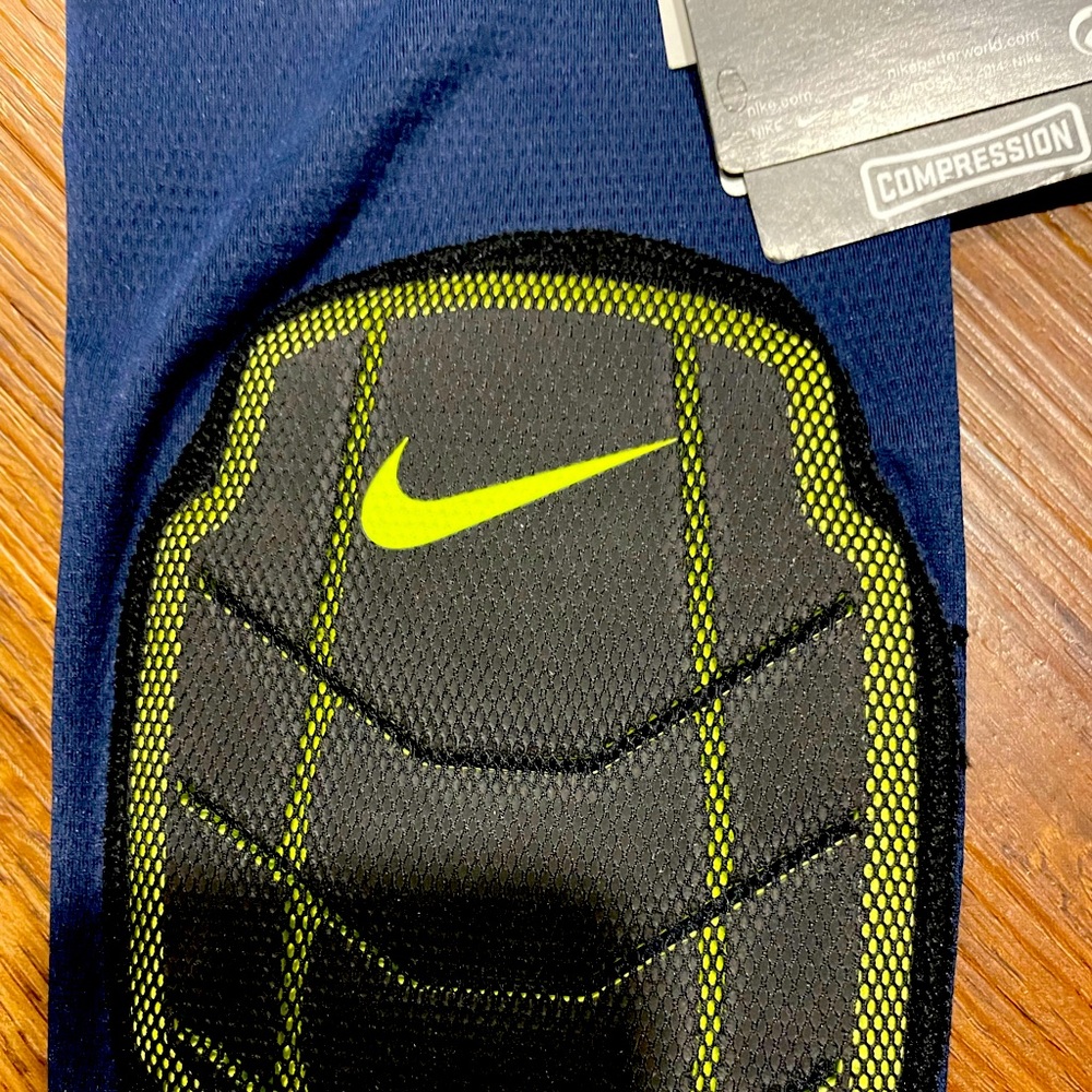Nike Pro Combat Hyperstrong Padded Elbow/Arm Sleeve NWT (Navy)